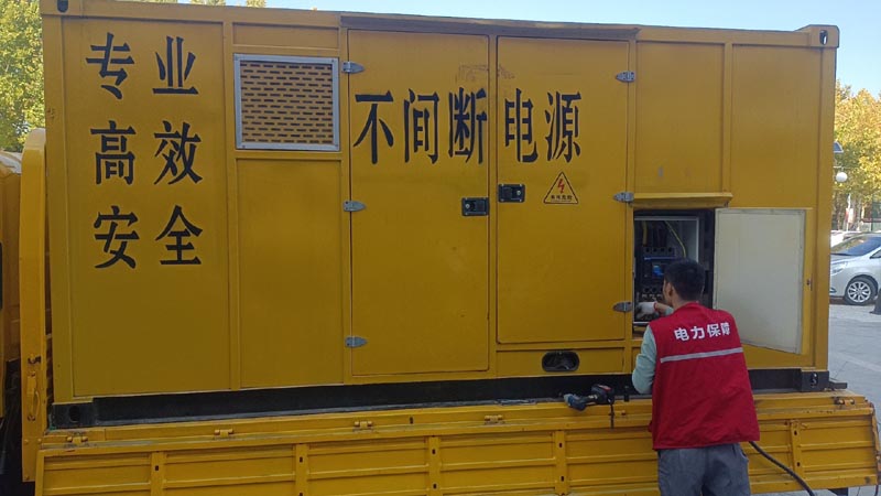 淇滨柴油发电机组和UPS电源配合使用时，如何避免切换过程中的电力中断？