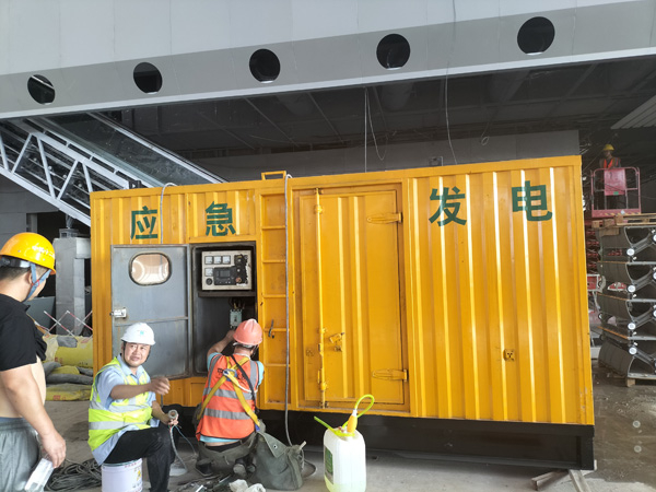 淇滨怎样判断空气滤清器是否需要更换？